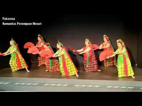 Pakarena dance from South Sulawesi, by Komunitas Perempuan Menari