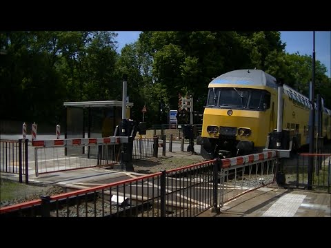 Spoorwegovergang Spaubeek // Dutch railroad crossing