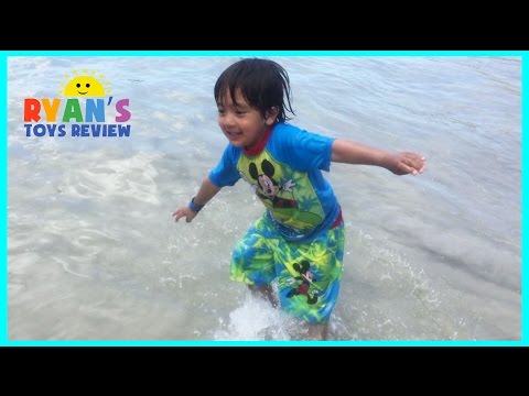 FAMILY FUN TRIP TO BEACH and playing in the sand Video