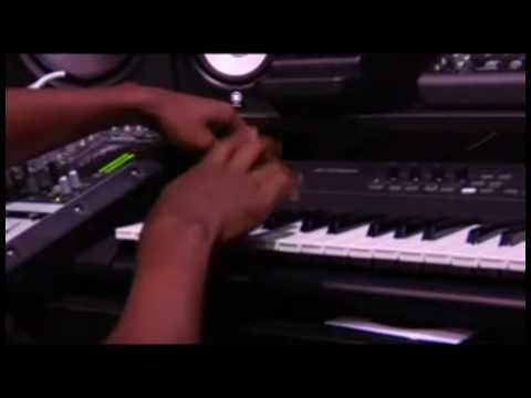 IK Multimedia "SampleMoog" | Derrick Floyd Demo