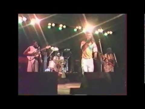 Max ADIOA - Rastaman soul (Live à la Réunion)