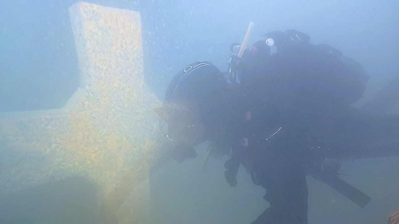 Τα μυστικά της Λίμνης Κρεμαστών. Δύτες αντίκρισαν ξανά τον βυθισμένο ναό της Επισκοπής