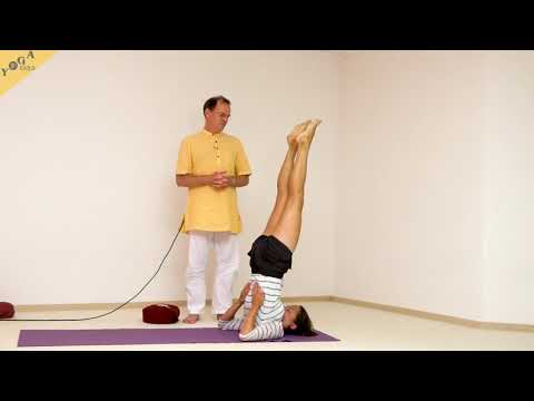 Schulterstand mit gestreckten Füßen - Yoga Asana Lexikon
