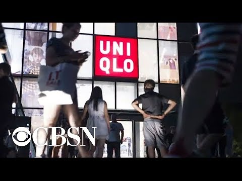 download lagu mp3 mp4 Uniqlo Brand, download lagu Uniqlo Brand gratis, unduh video klip Uniqlo Brand