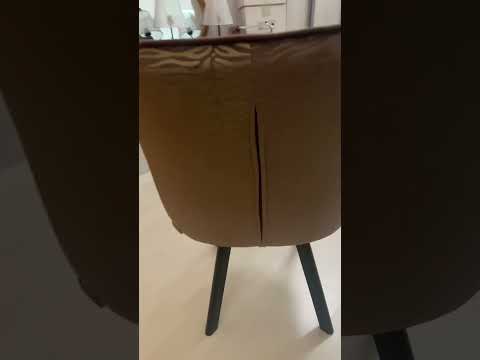 Sedia imbottita Layla cappuccino con decoro