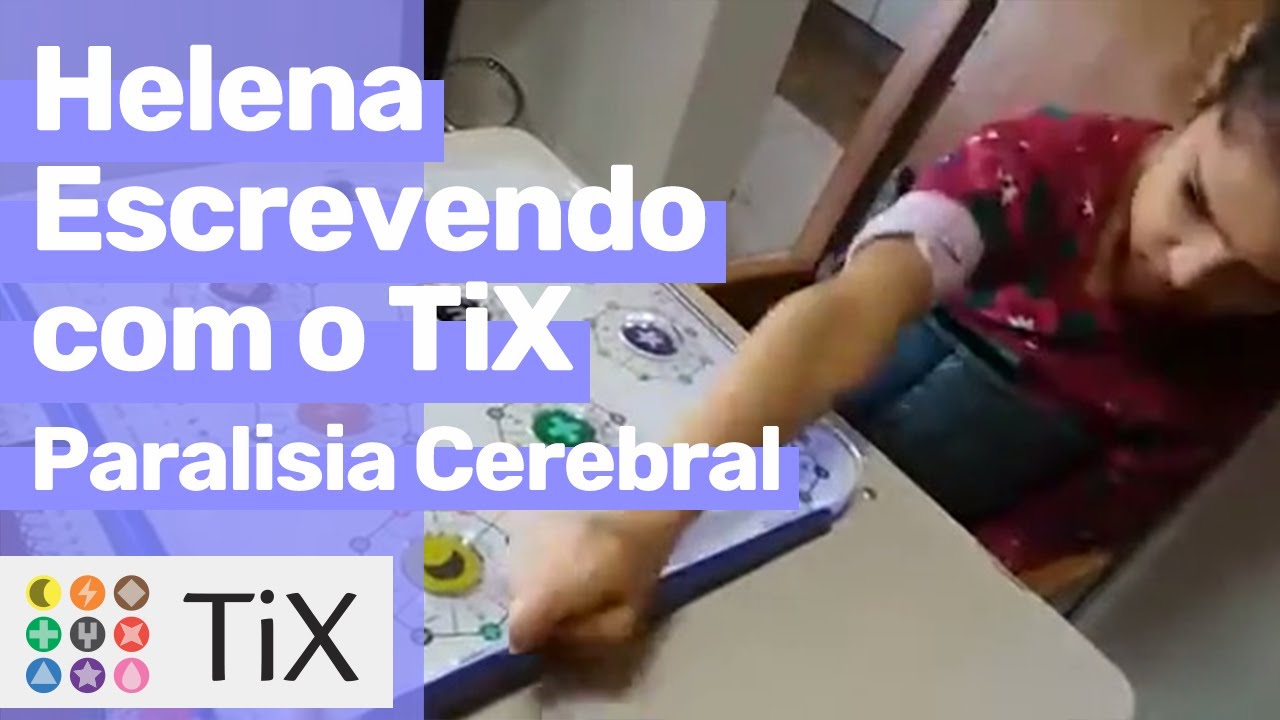 Helena escrevendo com o Teclado TiX