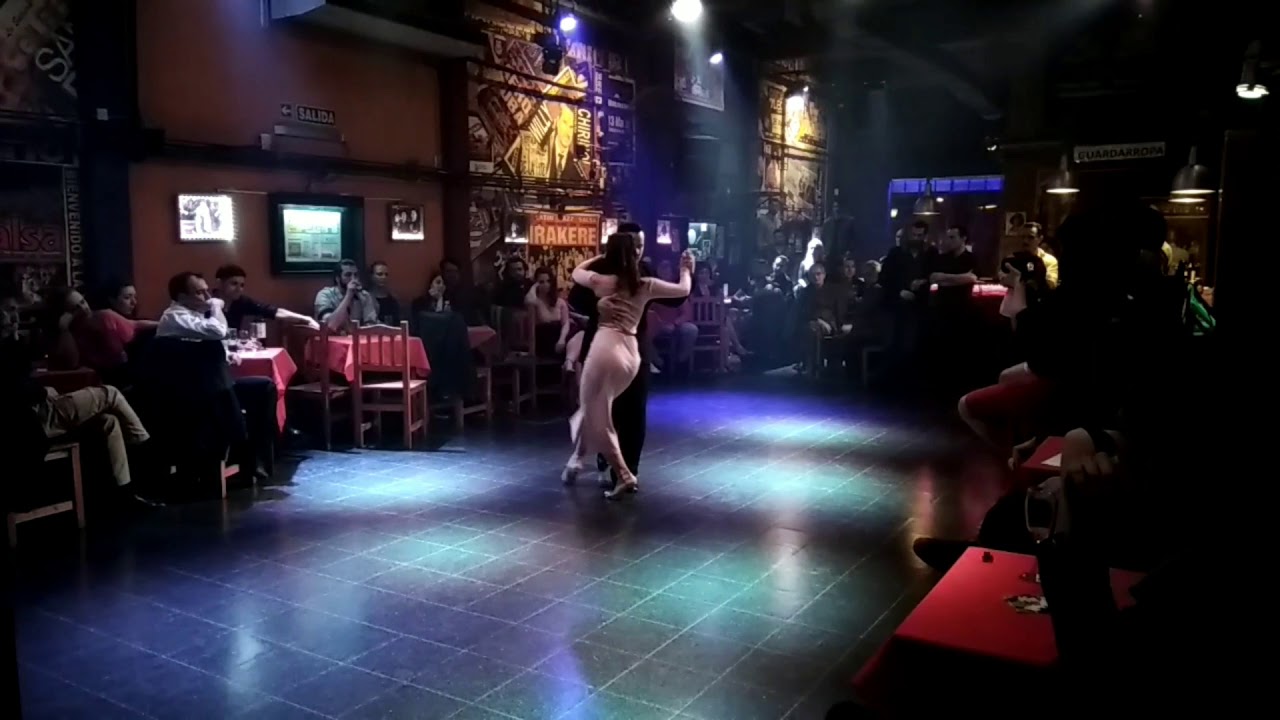 "Mientras vuelve el amor" - Agustina Gómez y Alejandro Lencina