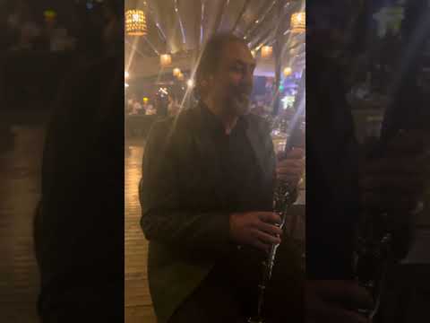 Hicaz peşrev ve ardından Söyleyemem derdimi… Klarnet İlhan Küçükcivan..