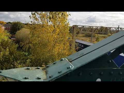 4M25 - DB90's - 90037 Christine leading 90024 Malcolm through the Queensville curve this lunchtime