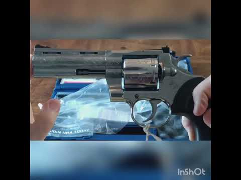 Colt Custom Shop Python Factory Armory Style C+ Engraved 4.25 barrel Unboxing.