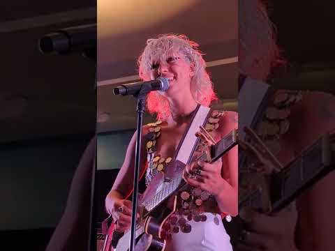 BRÍET - Rólegur kúreki - Landsbankinn - Iceland Airwaves 2022 - Reykjavik - 11-5-2022