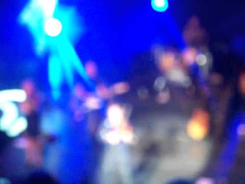 Alexander Rybak performing "Viva La Vida" in Miami