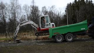 preview picture of video 'First trip with new dump trailer. Valtra T-180, Takeuchi TB-145, Foss-Eik'