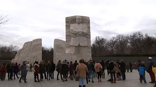 Hundreds Honor King at Washington's MLK Memorial