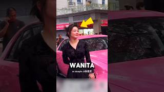 Download lagu Mobil Mewah Wanita Ini Ditabrak Truk! mp3