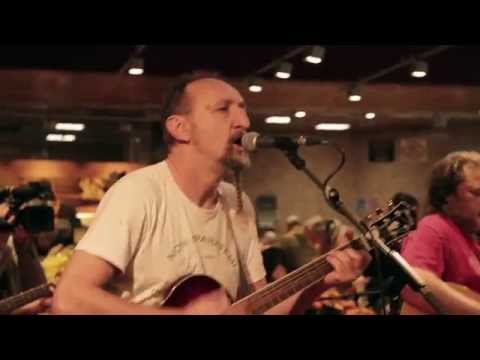 Bandabardò Live Flashmob Concert at the Coop in Florence Ponte a Greve