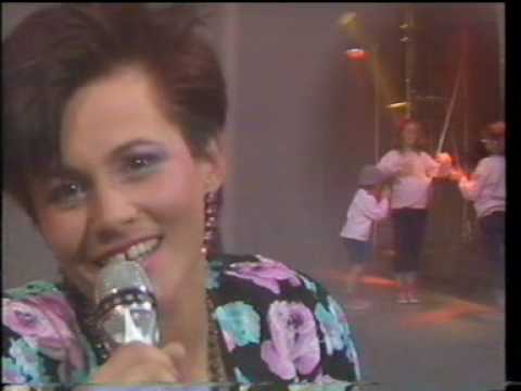 Eurovision 1985 - Denmark - Hot Eyes "Sku' du spørg' fra no'en?" - BBC Preview Show