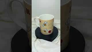 Hrneček s včelím motivem