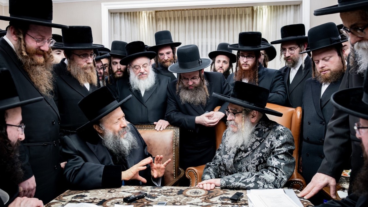 Bobov-45 Rebbe Visits Satmar Rebbe in Kiryas Joel