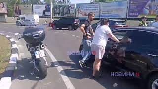 На кольце в Николаеве столкнулись две KIA: движение заблокировано, образовались пробки (видео)