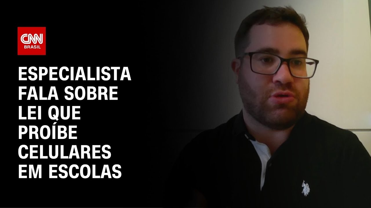 Especialista fala sobre lei que proíbe celulares em escolas | AGORA CNN