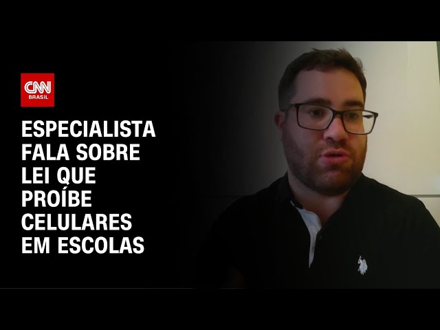 Especialista fala sobre lei que proíbe celulares em escolas | AGORA CNN
