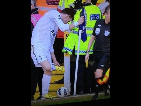 Banana thrown at Gareth Bale by Arsenal fans 4-3-2013