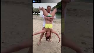 《エロTikTok》『水着』予想以上に下半身を晒される