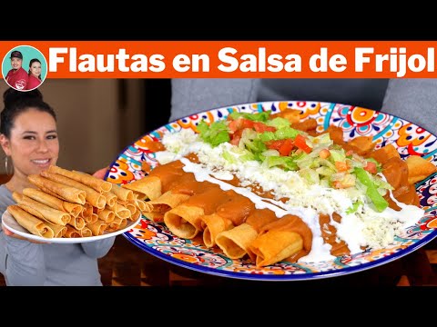 Flautas de Pollo BAÑADAS en Salsa de FRIJOL - Super FACILES TE SACARAN de APUROS en TODO MOMENTO |