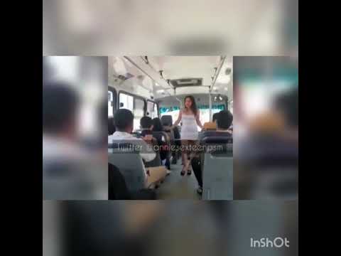 Una actriz de entretenimiento para adultos realiza un desnudo público como protesta por la inseguridad y restricciones en Puebla