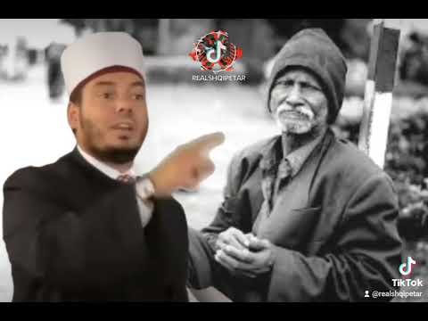 Hoxha tregon ders për Babën