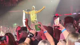 Robbie Williams Hey Wow Yeah Yeah &amp; Let Me Entertain You