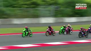 Download lagu RACE PENUH DRAMA! Race 2 Underbone 150cc  | Pertamina Mandalika Racing Series 2025 Round 1 mp3