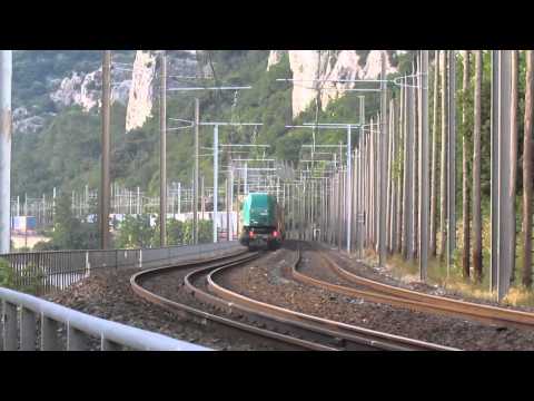Trains au crépuscule au Bord du Rhone