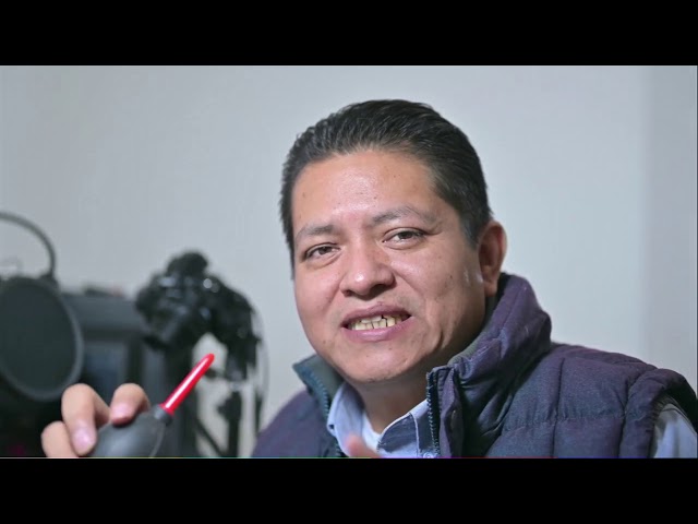 Vídeo relacionado con Hama | Soplador de aire con cepillo para limpieza de cámara y objetivos (pera de aire fotografía para eliminar polvo sin contacto con sistema de válvula y diseño ecológico) Rojo/Negro
