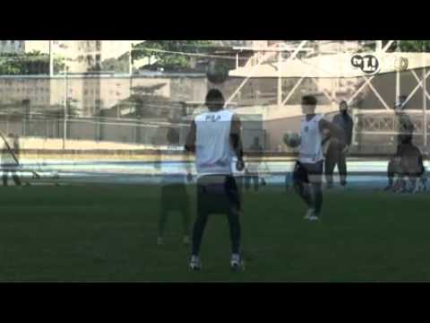 Maicosuel rouba a cena em treino do Botafogo no Engenhão