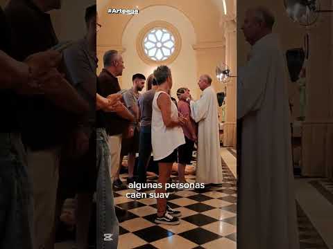 Imposición de manos luego de la Santa Misa #arteaga