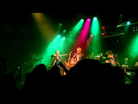 Freeman feat. Vicky Rosti & Uusi Fantasia | Yksi Lensi Yli Käenpesän