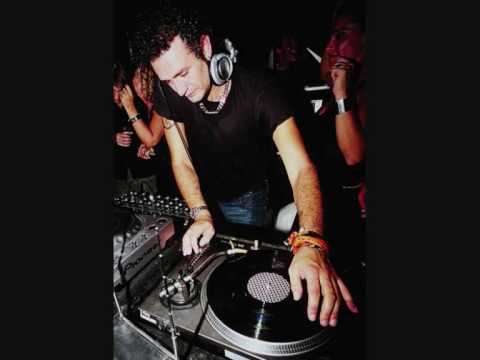 Alex Neri-Live@Le Plaisir-Mazoom-19-01-2005.wmv