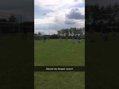 Keeper vv Haarsteeg O17-1  scoort