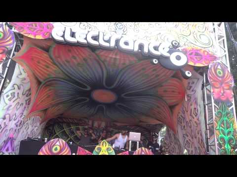 Captain Hook - Marshmallows - Electrance 2014