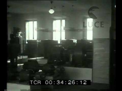 Visita di Costanzo Ciano ad una nuova stazione radiofonica