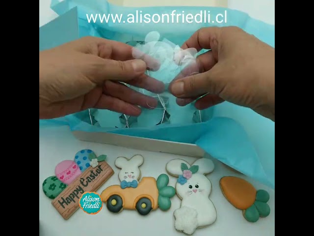 Vídeo relacionado con Juego de 3 cortadores de galletas de Pascua para confirmación de comunión y bautizo, fabricado en los Estados Unidos por Ann Clark, cáliz, pez de Jesús, Santa Cruz