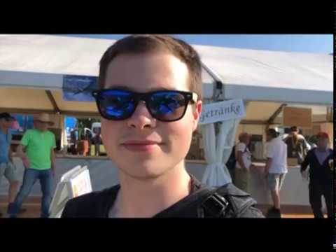 Besucher über das Oldtimer Fliegertreffen 2019