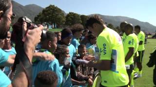 Crianças da UNICEF visitam a Granja e recebem o carinho dos jogadores