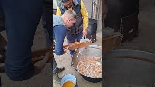 escorrendo banha de porco