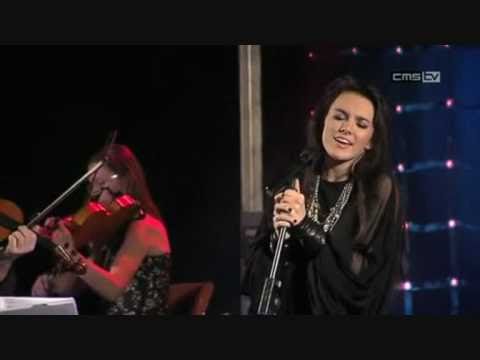 Ewa Farna śpiewa ludowe piosenki z zespołem Čechomor.wmv