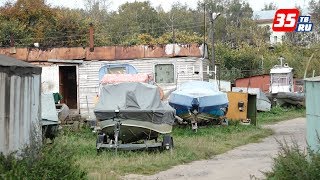 Гараж на лодочной станции волга