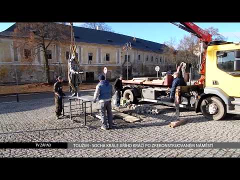 Toužim: Socha Krále Jiřího kráčí po zrekonstruovaném náměstí (TV Západ)