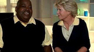 TV Icons Celebrate Thanksgiving On 'The Neighbors'